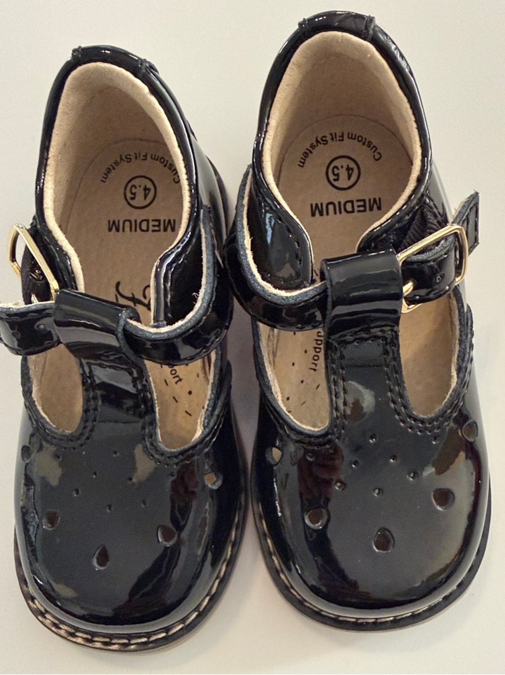 FootMates Black Patent Mary Jane Shoes for Kids 4.5